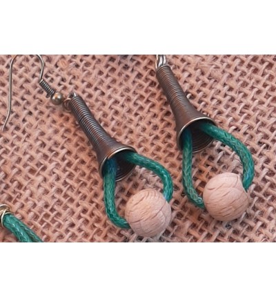 Boucles d'oreilles ethniques "les classiques de Lyly" avec décorations breloques et perles